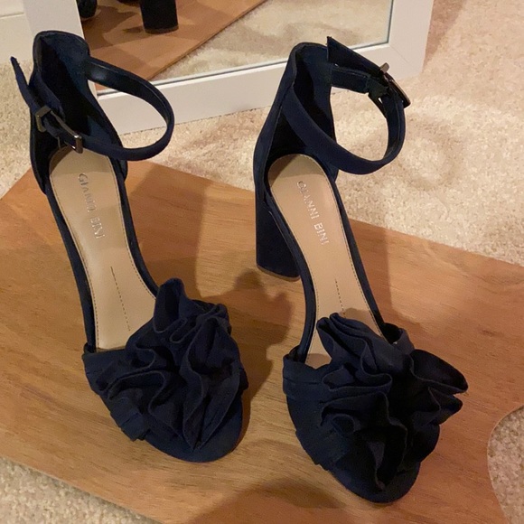 Navy Gianni Bini heels - Picture 1 of 6